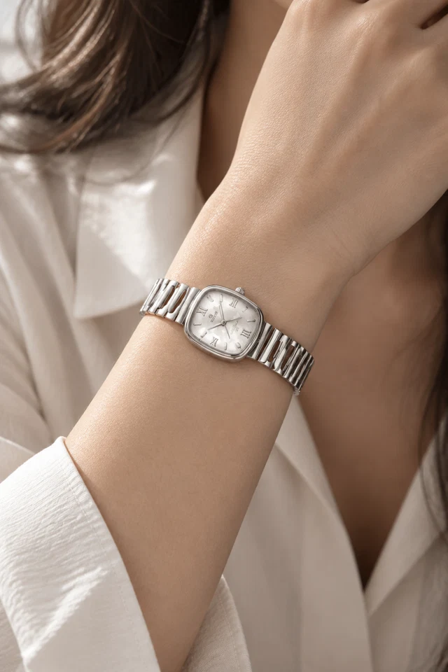 Estelle - AI wrist illustration