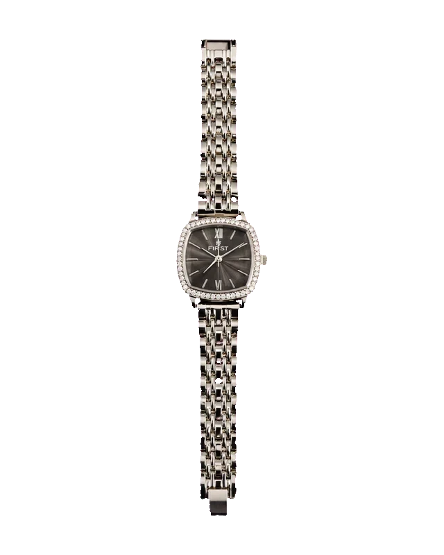 Isolde - AI-cleaned watch illustration